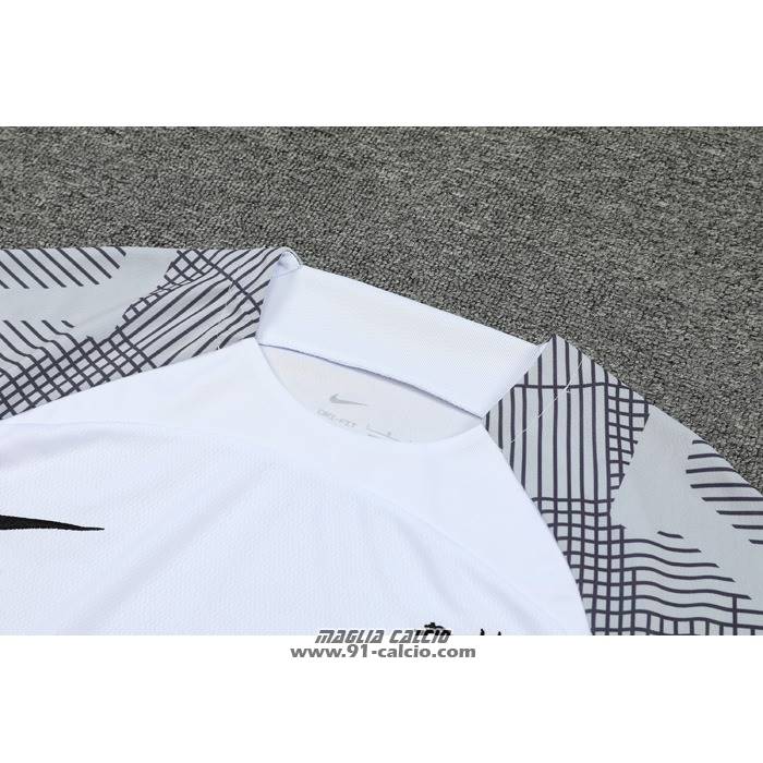 Tuta da Track
 Liverpool Manica Corta
 2022-2023 Bianco
 - Pantaloncini
